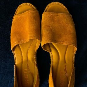 Born drilles 8.5 Brown Leather upper w/rope braided edging New Conditi